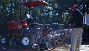 washing-off-a-reelmaster-5010-h-reel-mower-article-image